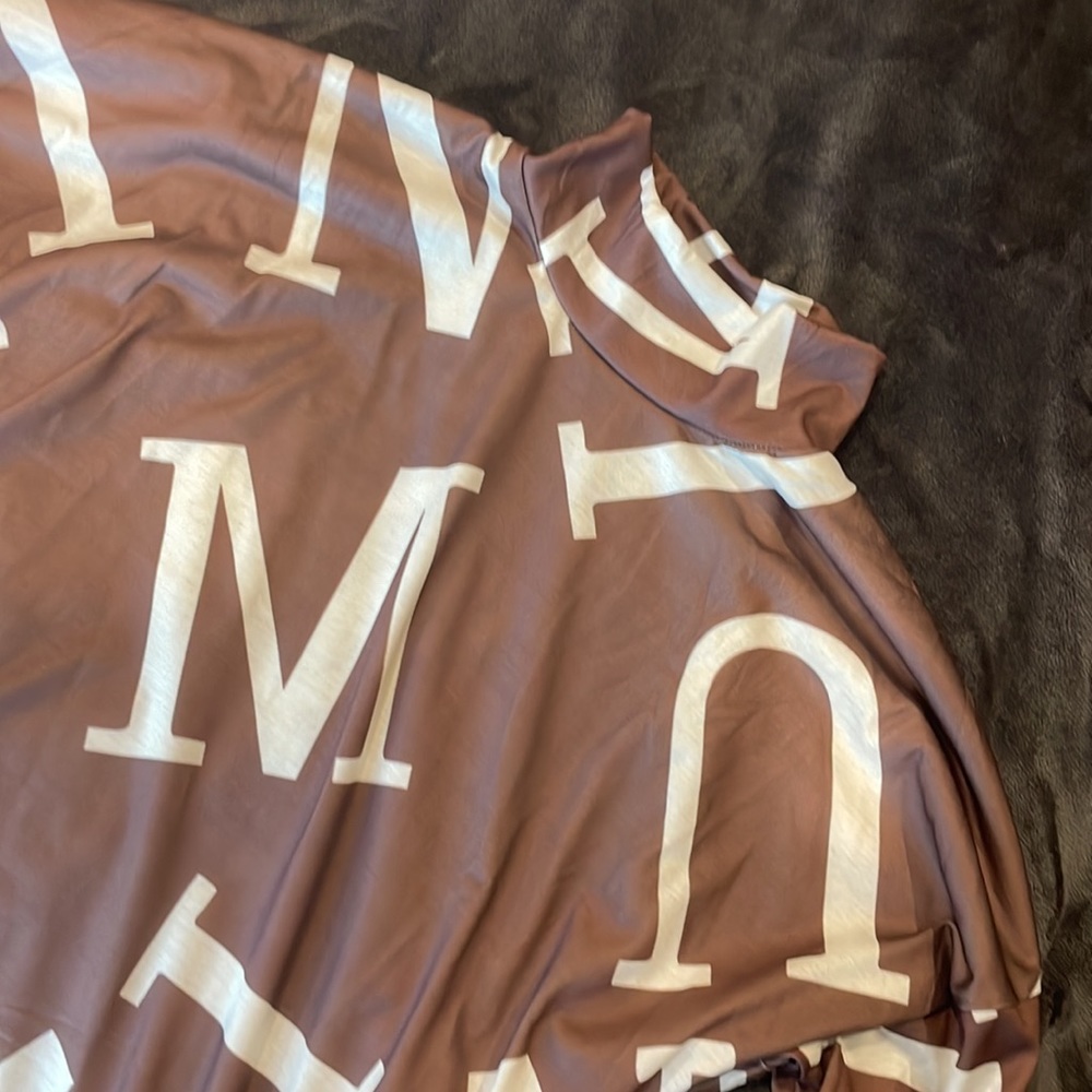 Track suite - Picture 3 of 3